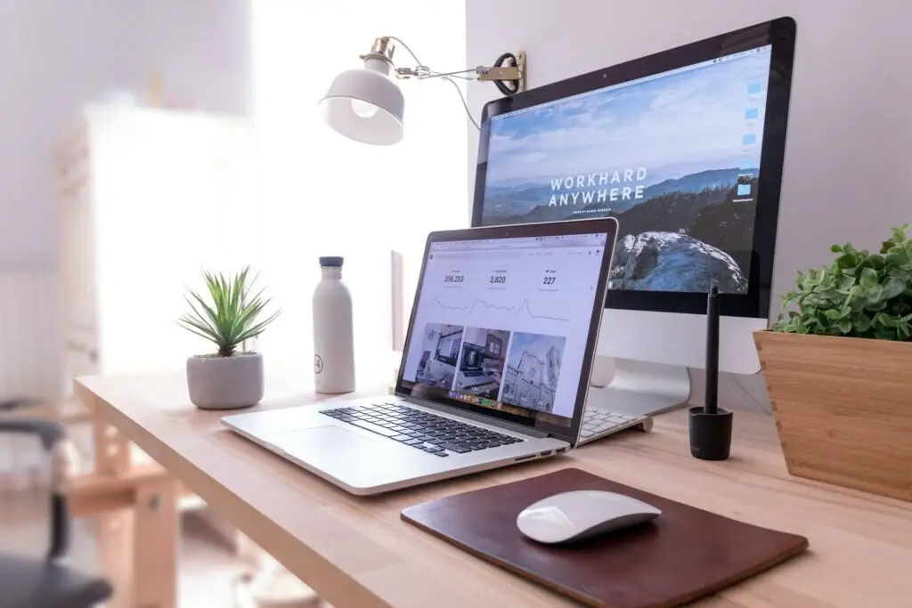 lydgo-photo-desk